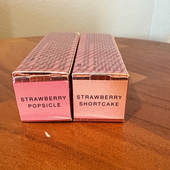 LAWLESS Lip-Plumping Gloss Duo in Red Packaging - Picture 2 of 6